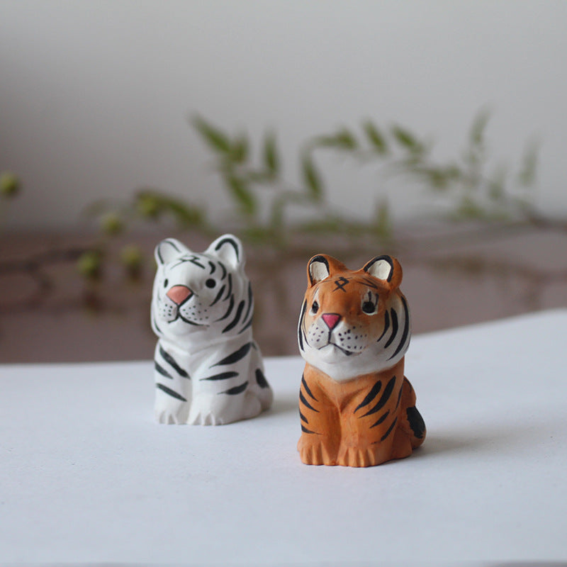 Hand-Carved Wooden Tiger Cat Keychain – Playful and Whimsical Home Decor